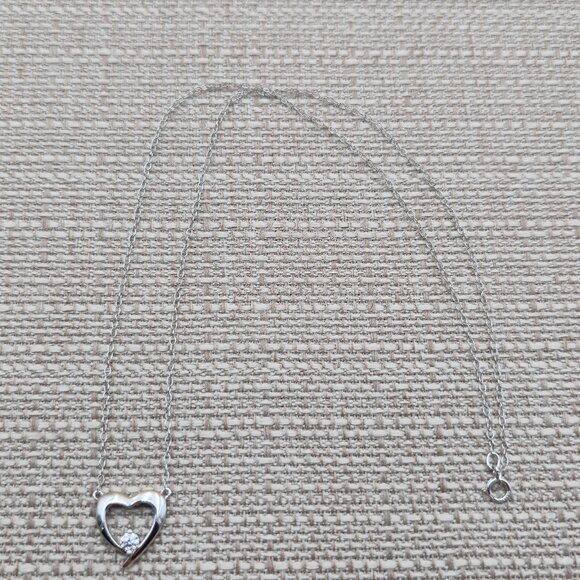 18 Inch Sterling Silver Heart Cubic Zirconia Gemstone Necklace A5861 - Picture 1 of 8